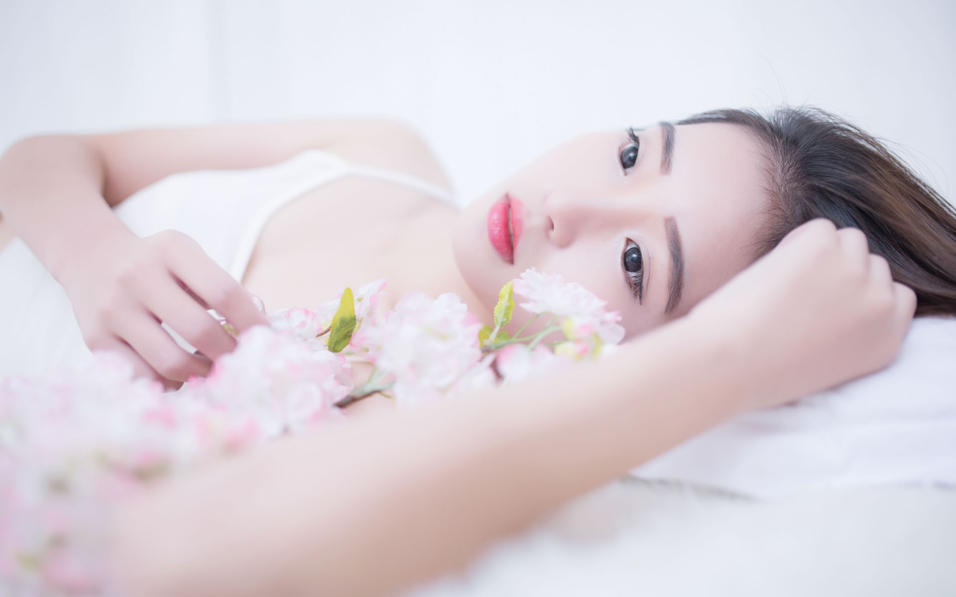 陕西多地迎高温 动物空调房里享受“清凉套餐”